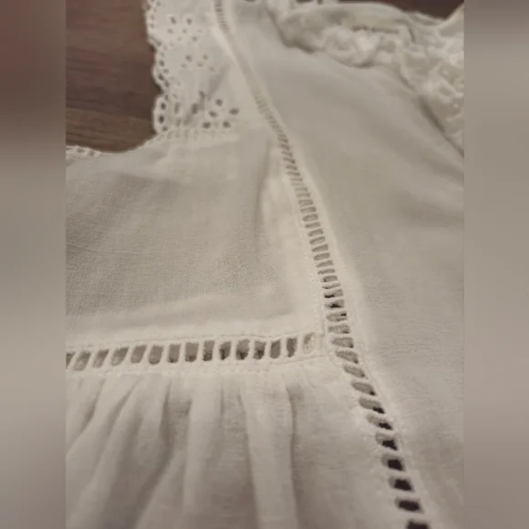 Max Studio London White Eyelet Sleeveless Blouse - Picture 7 of 11